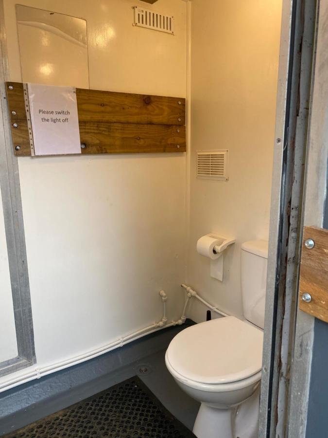Baddiley The Shepherd'S Hut - Wild Escapes Wrenbury Off Grid Glamping - Ages 12 And Over מראה חיצוני תמונה